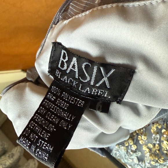 Elegant Gray and Gold Evening Gown - Picture 5 of 6